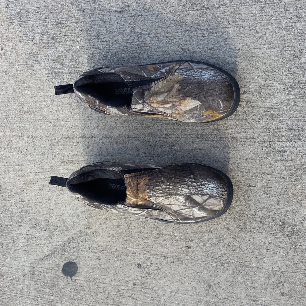 Man's water shoes 110